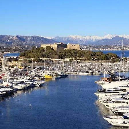 Gorgeous 2 Bedrooms Brand New Sea View Appartamento *