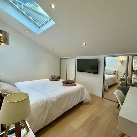 アパート Gorgeous 2 Bedrooms Brand New Sea View アンティーブ