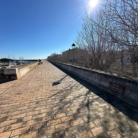 アパート Gorgeous 2 Bedrooms Brand New Sea View アンティーブ