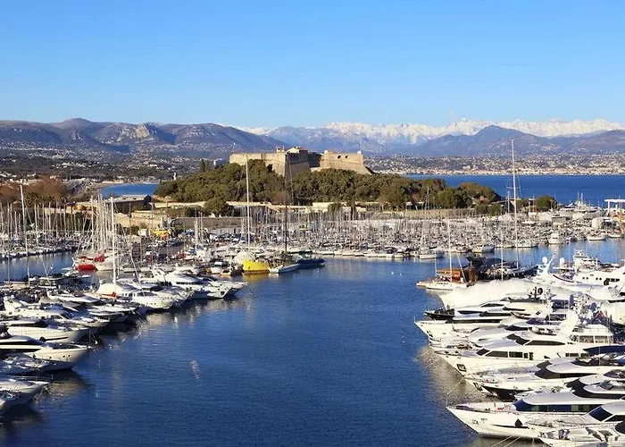 Gorgeous 2 Bedrooms Brand New Sea View Lejlighed *