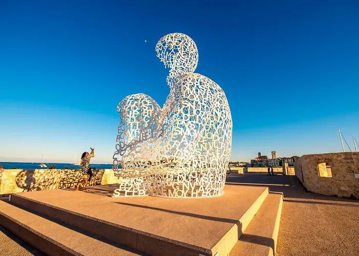 Gorgeous 2 Bedrooms Brand New Sea View アンティーブ