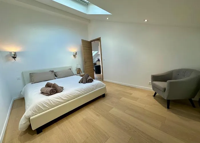 Gorgeous 2 Bedrooms Brand New Sea View * アンティーブ