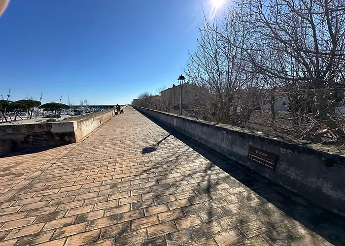 アパート Gorgeous 2 Bedrooms Brand New Sea View アンティーブ